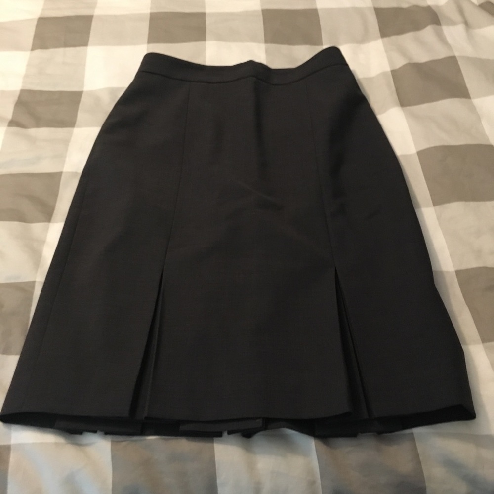 Ann Taylor Pleated Skirt in Sz 00P